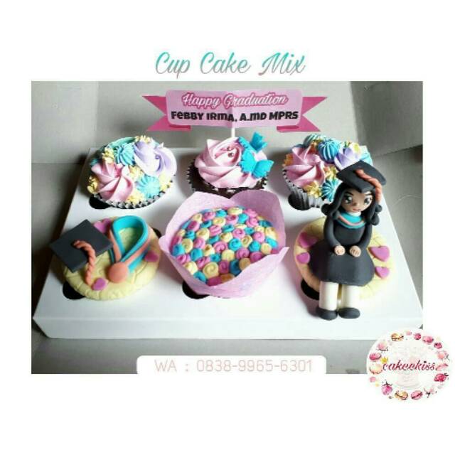 

Wisuda / cupcake wisuda / cup cake wisuda / hadiah wisuda / kue wisuda / cupcake / cupcakes /kuetart