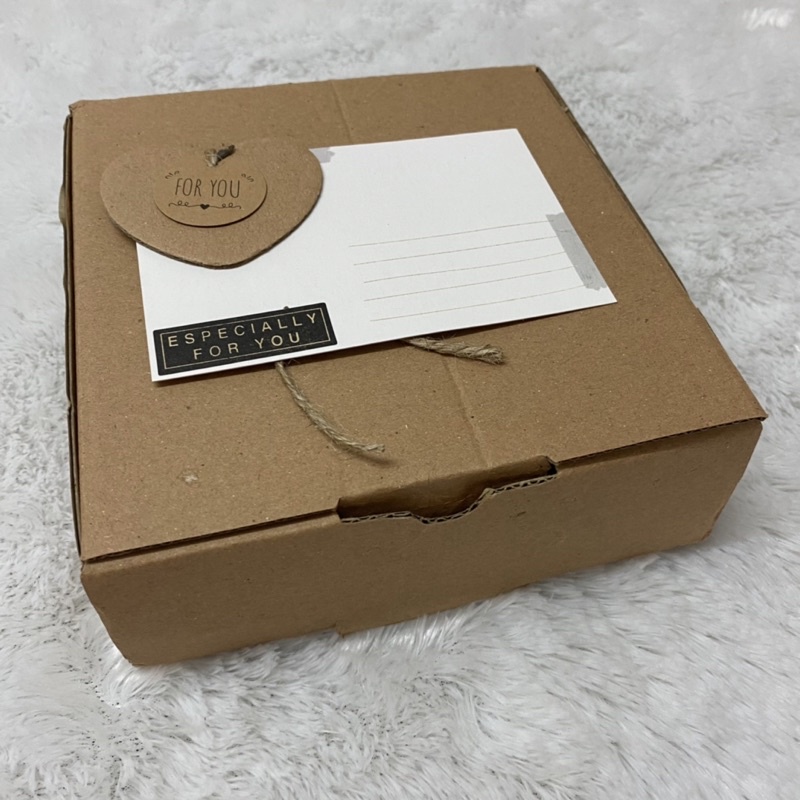 

Kotak Kado Box Uk 22x22x7 + Kartu Ucapan (Utk 1-3 pcs dress baby)