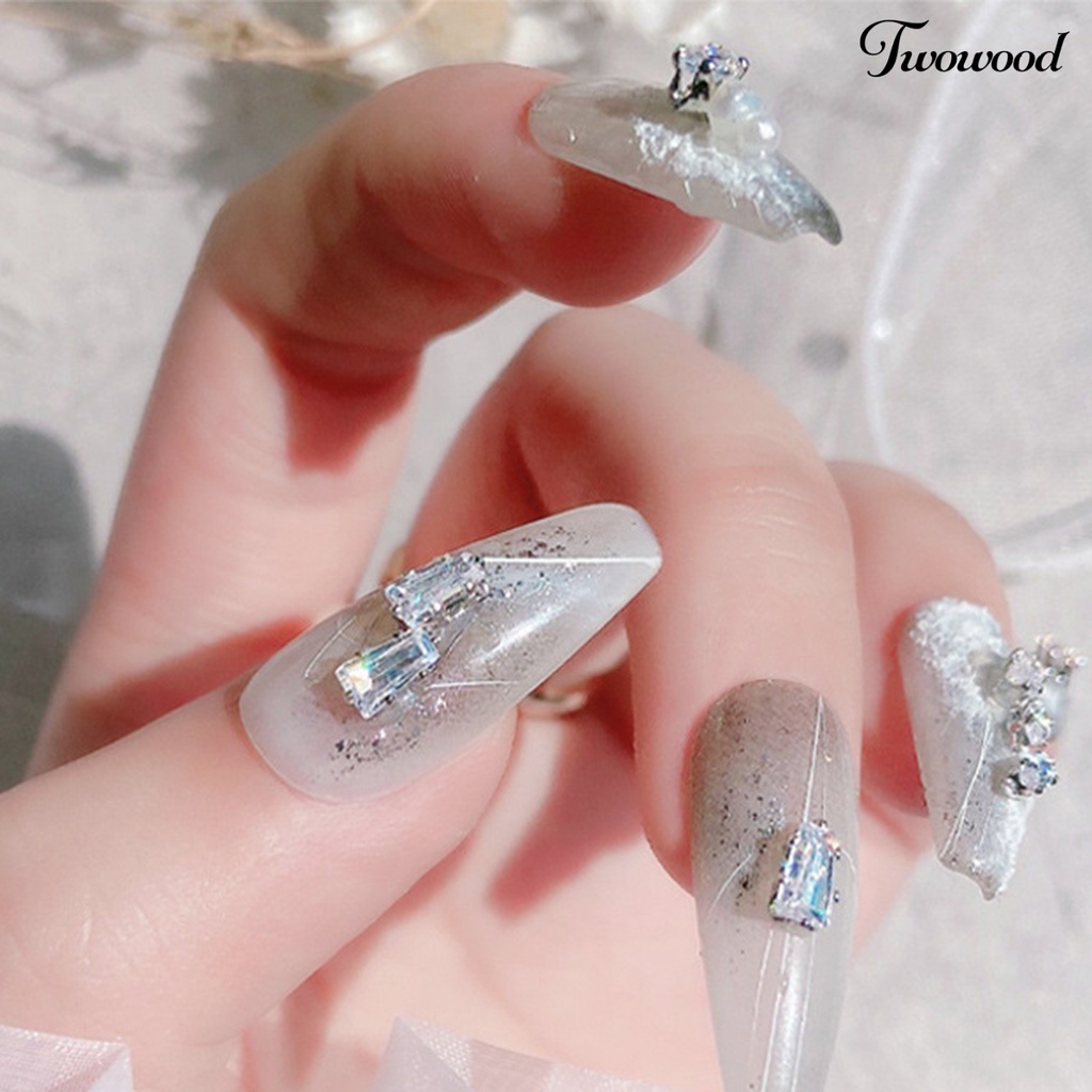 Twowood 10Pcs / Set Kuku Palsu Asimetris Aksen Cubic Zirconia 3D Anti Karat Untuk Nail Art / Manicure DIY