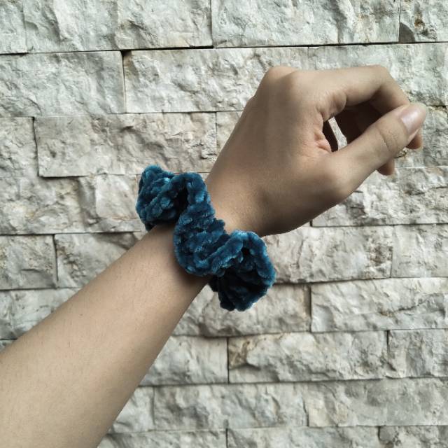 'KENANG' - Scrunchies Rajut / Ikat Rambut Rajut