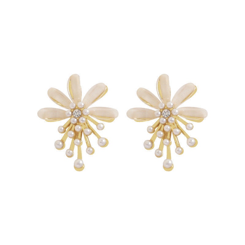 Anting Stud Desain Bunga Mutiara Warna Emas Gaya Vintage