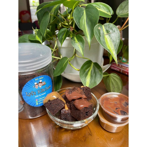 

Brownies Jar with dipping sauce by Lyl's Kitchen