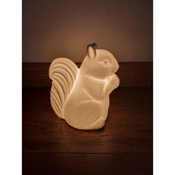 lampu malam / tidur bentuk hewan tupai keramik putih VIVERE collection