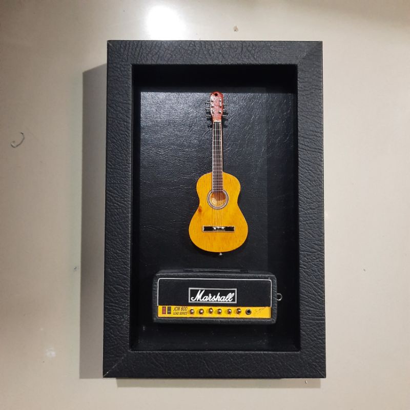 pigura 3D bingkai 3D isi miniatur gitar akustik clasik plus head ampli marshall