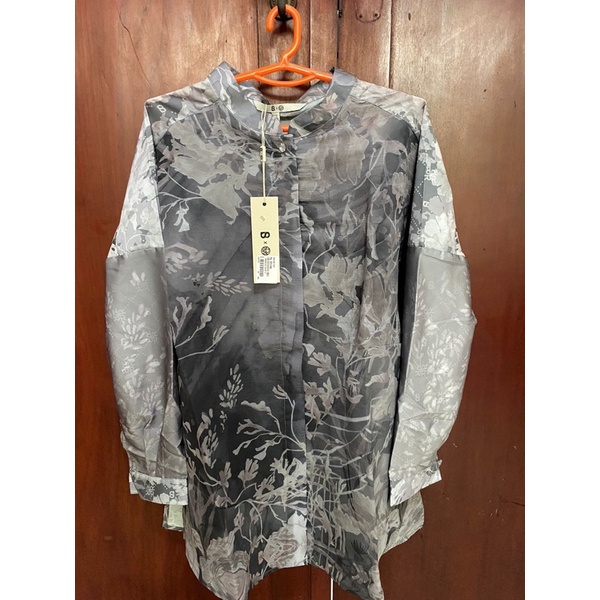 Buttonscarves x Ria Miranda Valvia top size M-L