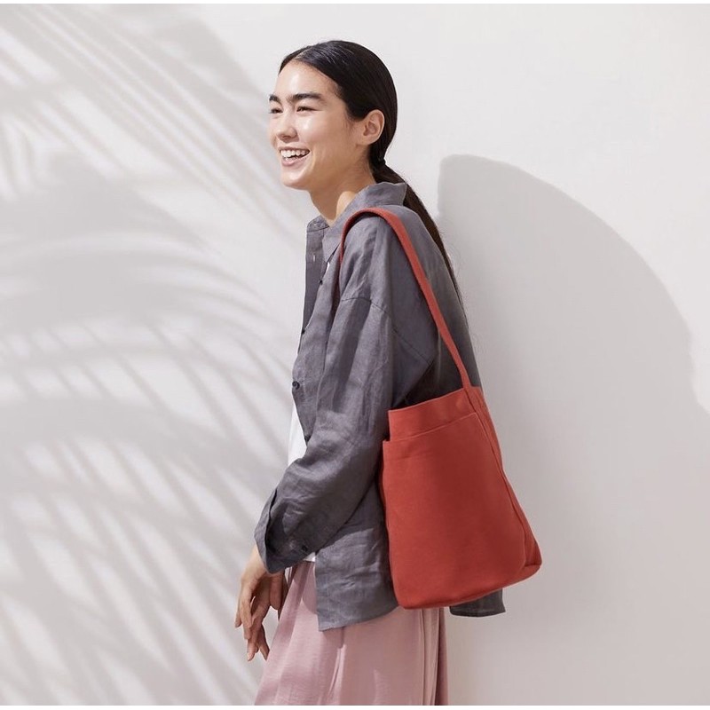Tas Bucket Canvas Uniqlo