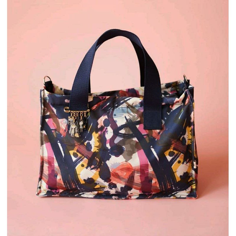 

Kaerysleika Kaerys Watercolor Navy Tote Bag T36