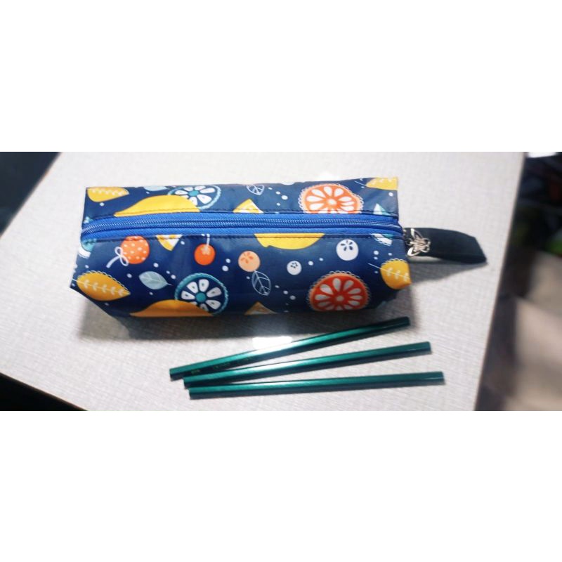 

Tempat pensil / pencil case