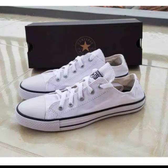Sepatu putih converse all star