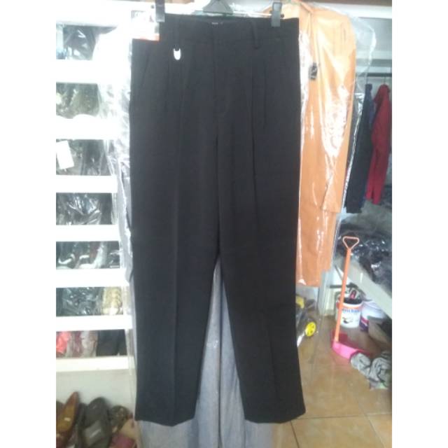 Celana Formal Merek Calbin