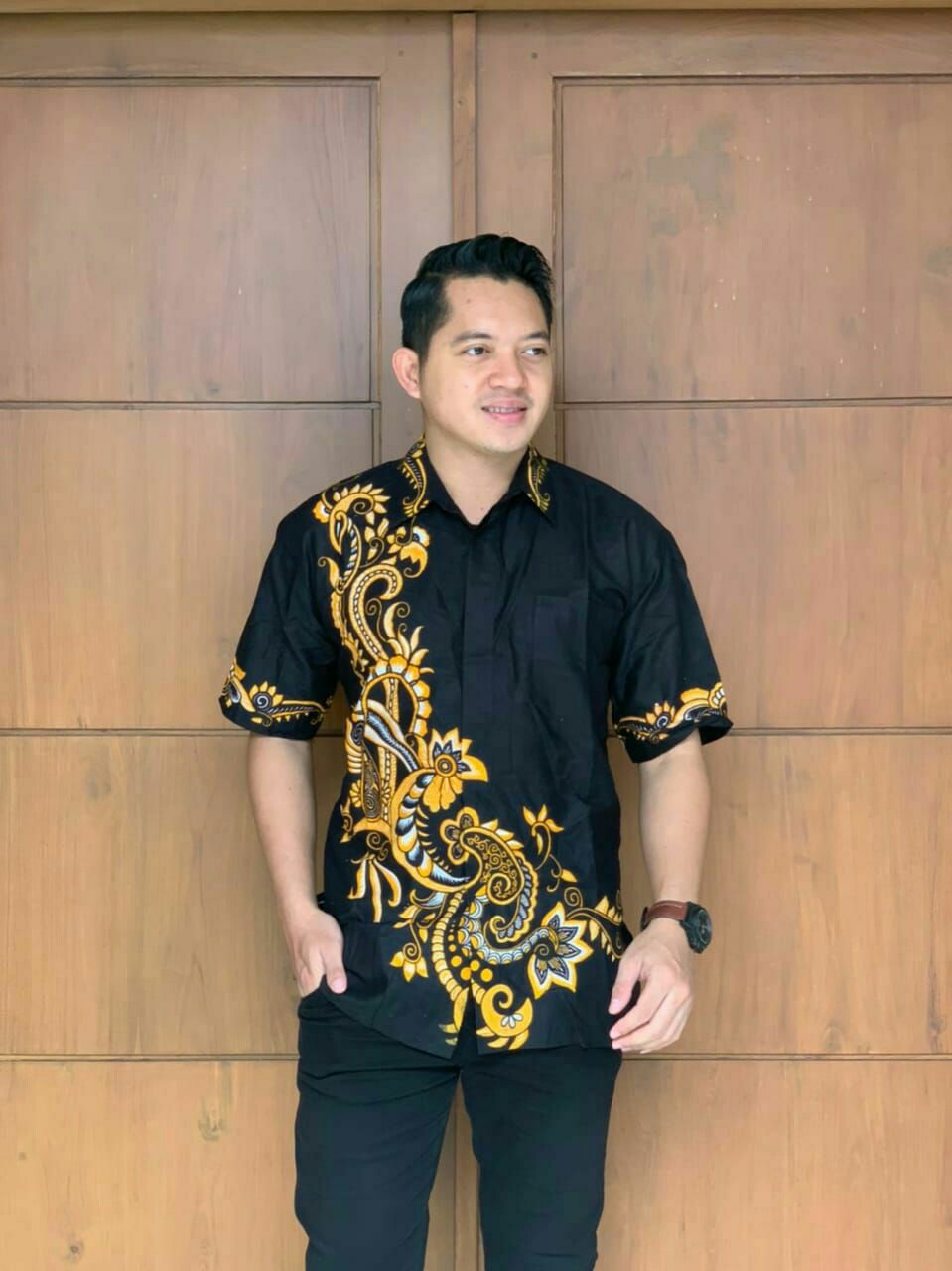Kemeja Batik Bahu Pendek Motif Wayang Semar Mesem