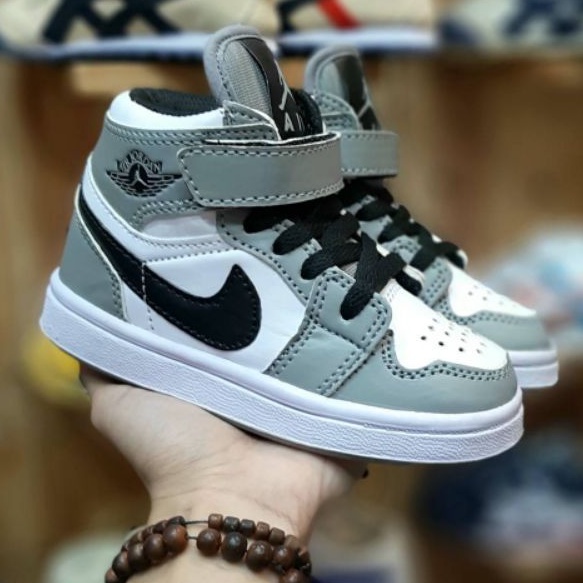 sepatu sneakers anak kids Nike Jordan 1 high retro smoke grey abu putih cewek cowok boy girl 21-35