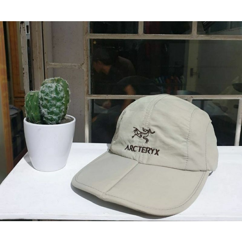 Topi Gunung Second Arcteryx