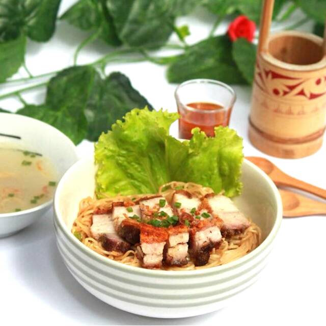 

SIOBAK MEE - Mie Babi Asin Kriuk Crispy by POKU POKU