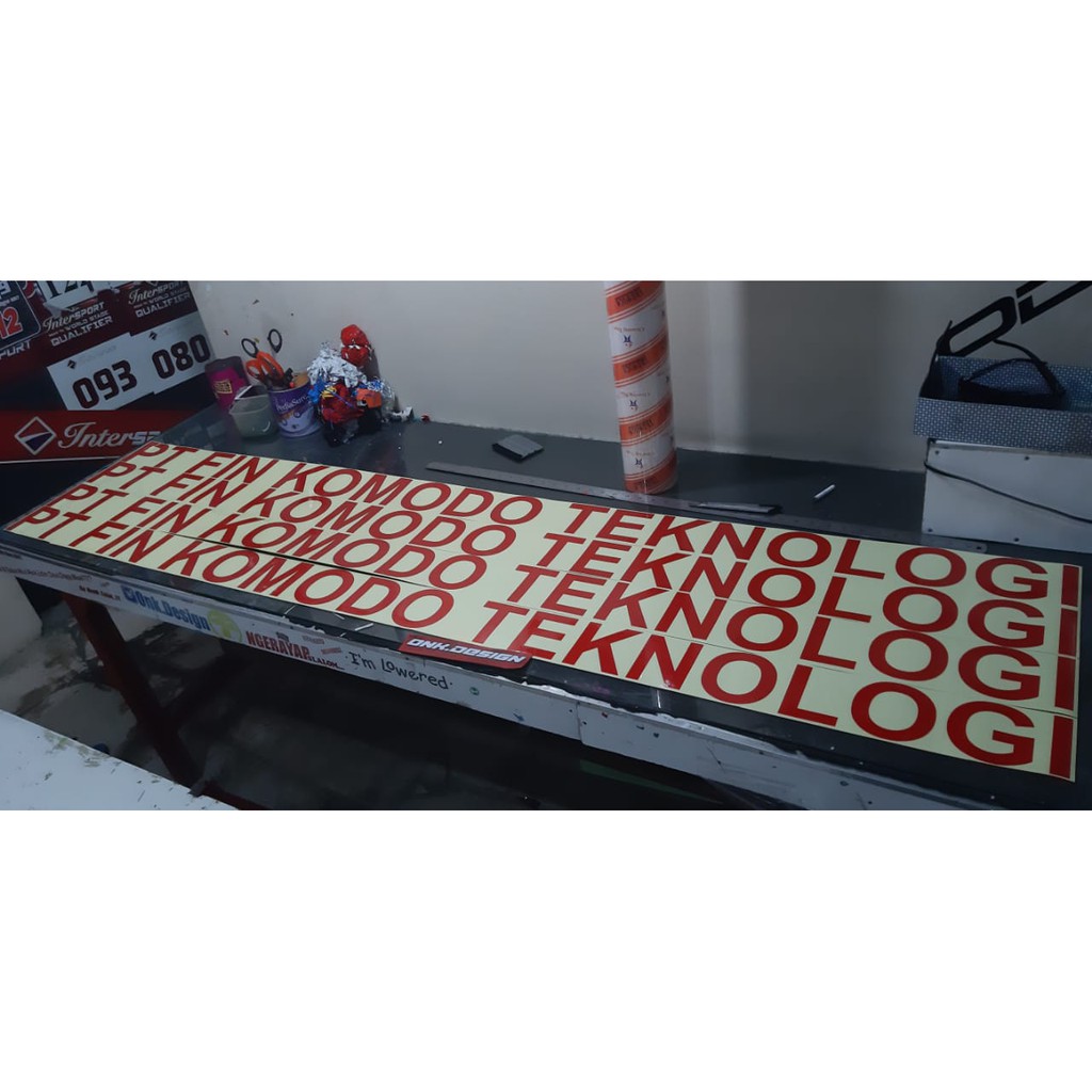 

cutting sticker stiker bebas desain printing waterproof label merk laminasi 121