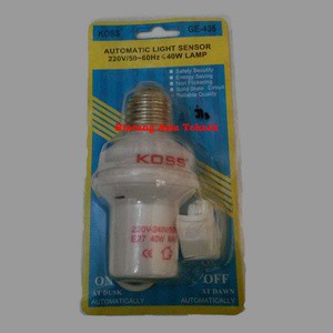 Fitting LAMPU SENSOR Cahaya KOSS Fiting E27 Photo Sensor Otomatis BERKUALITAS