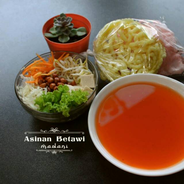 

Asinan sayur betawi / asinan sayur kuah merah