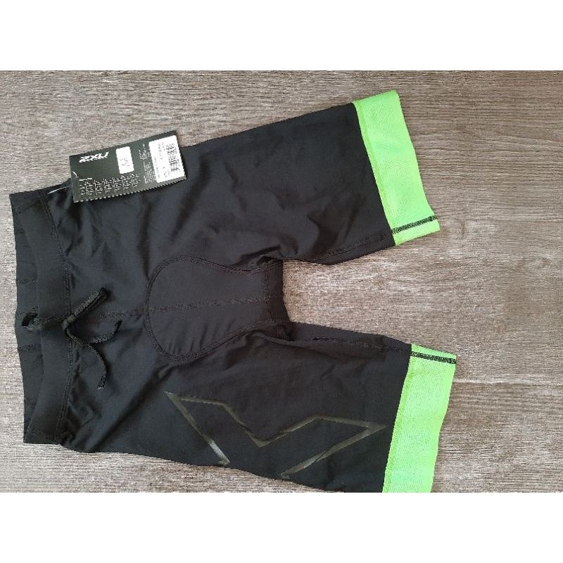 celana pendek 2XU Compression tri short