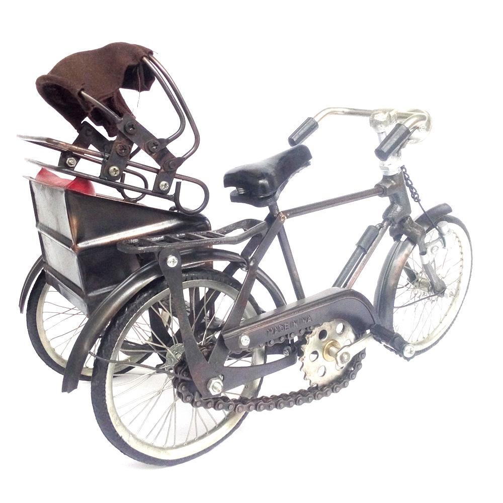 Miniatur Sepeda Medan Pakai Atap