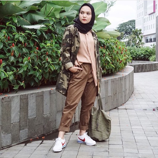 Bandling Preloved Baggy pants with Lafiye