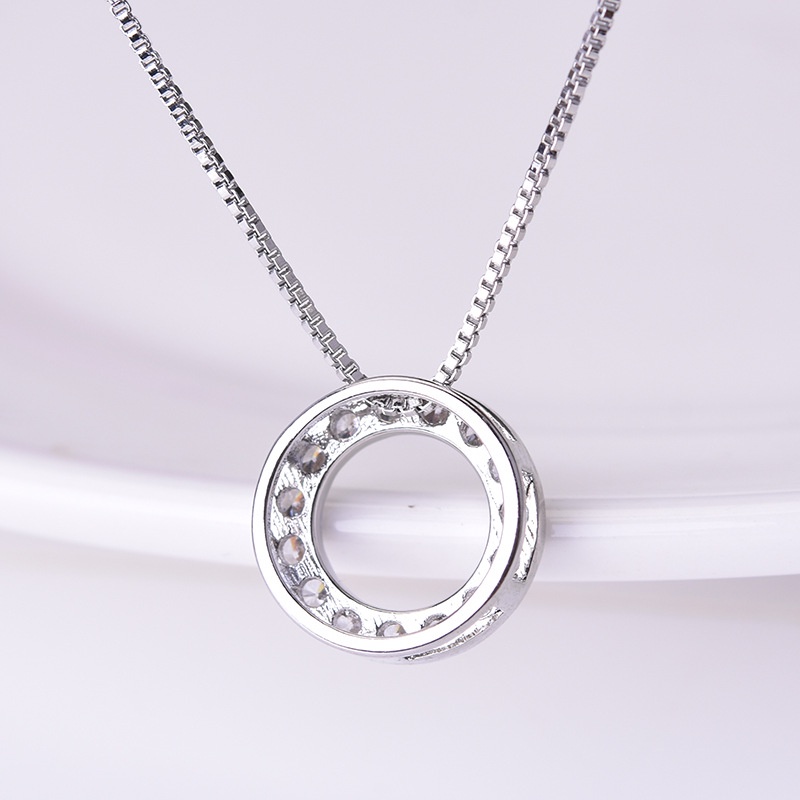 [Ready Stock]Fashion Silver Plated Necklace Simple Temperament and Fully-Jewelled Circle Pendant