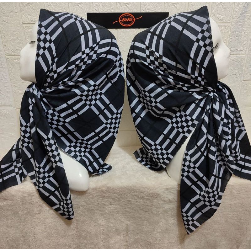 DEENAY KW HIJAB MOTIF VOAL BURBERRY HITAM