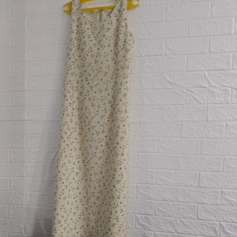 Dress tanpa lengan panjang motif bunga