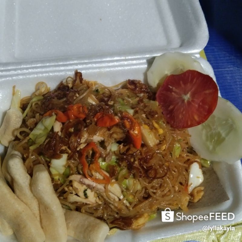 

mie sop dan ayam penyet aldilla