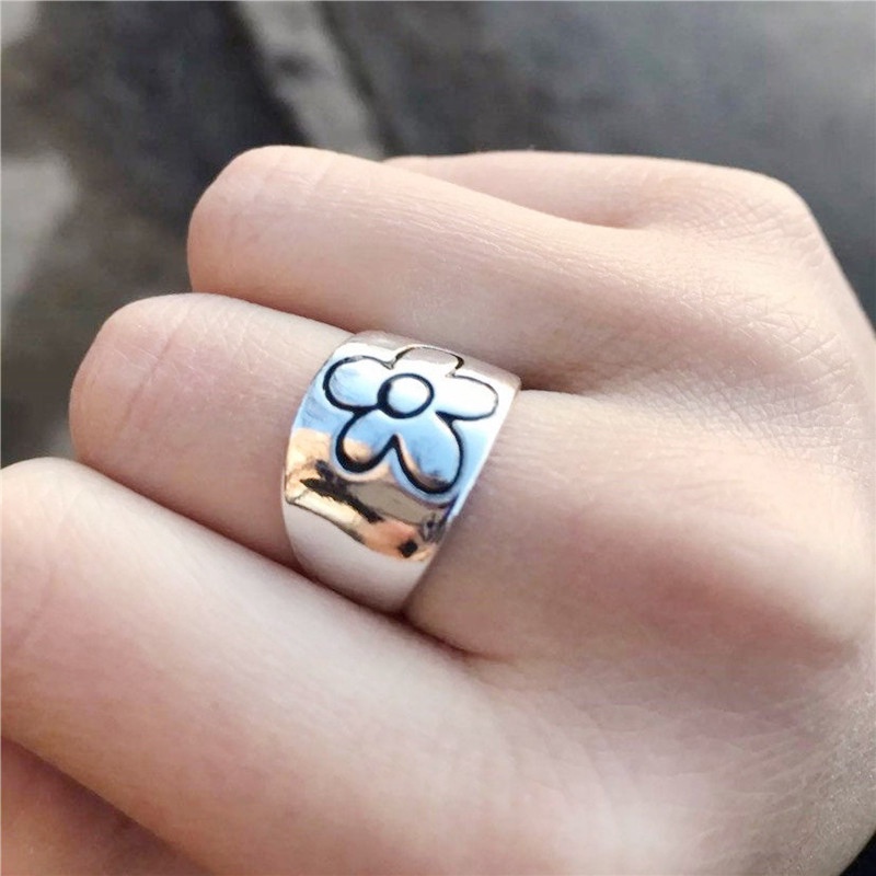 Cincin Model Terbuka Desain Bunga Daisy Kecil Gaya Simple Kreatif Untuk Wanita