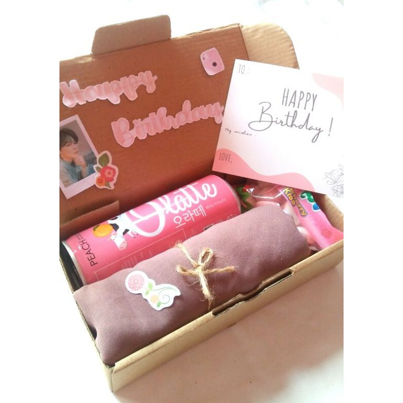 

Gift Box Kado Ulang Tahun/Wisuda/Graduation/Pernikahan Pengiriman dari Jakarta