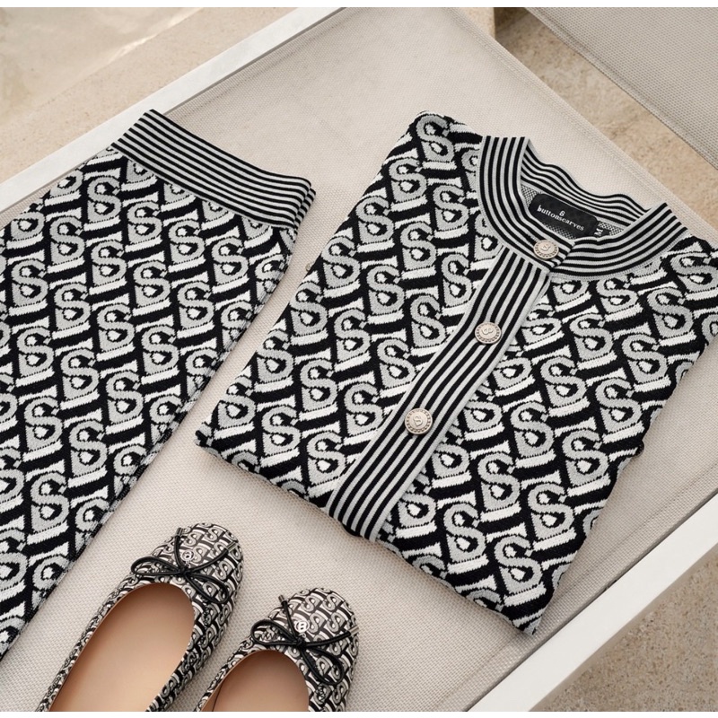 SALE SALE SALE The Bimu Monogram Buttonscarves Benang Jarum