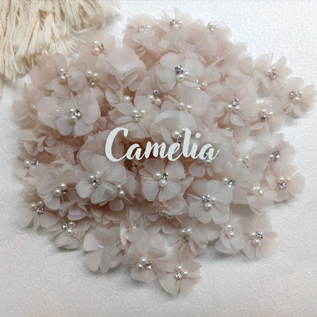 Aplikasi bunga camelia 2,5 cm /PER PAK ISI 50PCS/1MT.2ME.5K/kebaya/ gaun pengantin /gamis/payet/organza