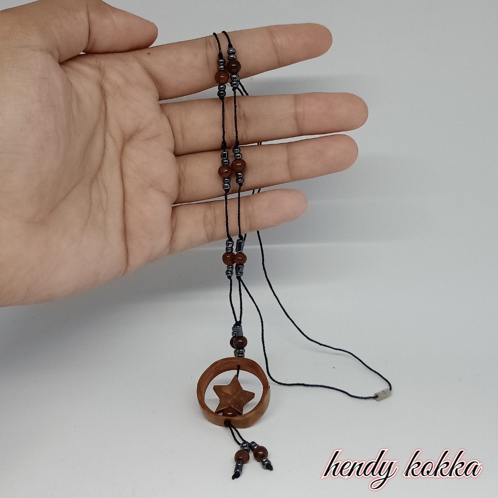 Kalung Kokka kaukah bulan bintang manik coklat