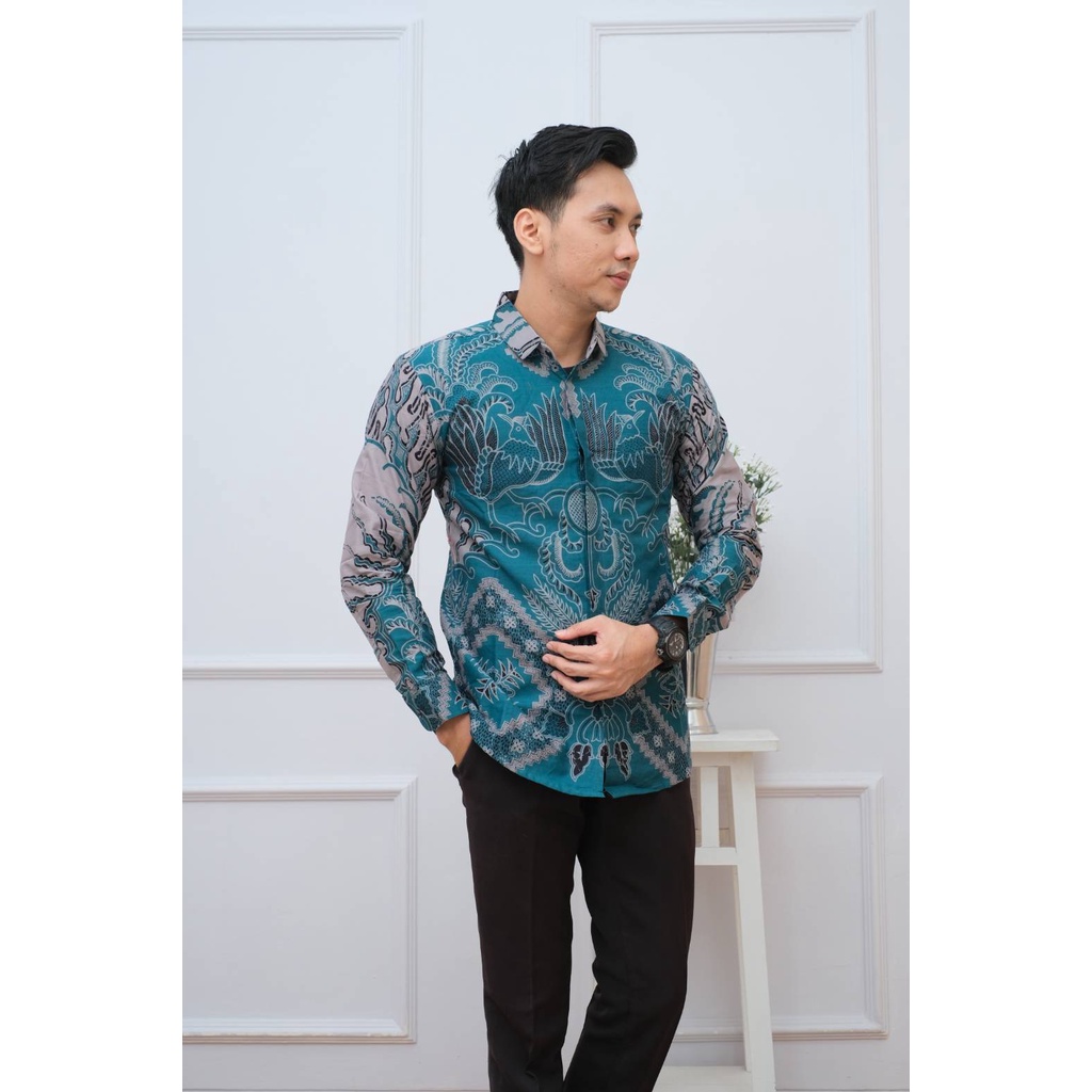 BATIK SOLO PREMIUM PRIA MOTIF KOMBINASI LENGAN PANJANG SLIMFIT LAPIS FURING KATUN Batik Slimfit Baju Batik pria modern slimfit Batik Pria Lengan Panjang slim fit baju batik pria premium seragam batik solo