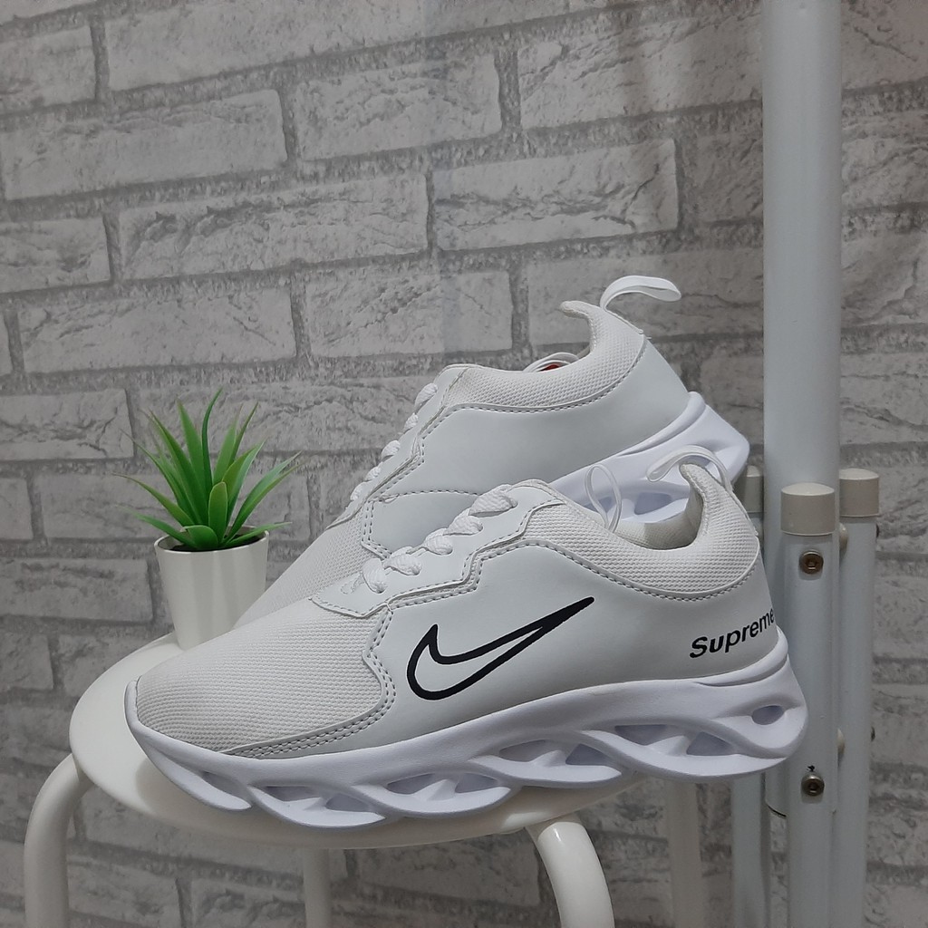 SEPATU NIKE121 SUPREME WHITE SEPATU RUNNING MAN AND GIRLS SNEAKERS SEPATU SPORT