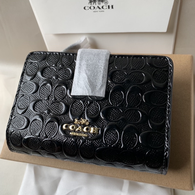 COACH MEDIUM CORNER ZIP WALLET IN SIGNATURE DEBOSSED PATENT LEATHER