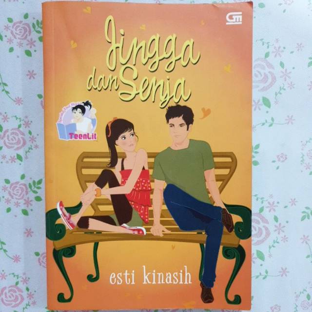 Jingga Dan Senja by Esti Kinasih