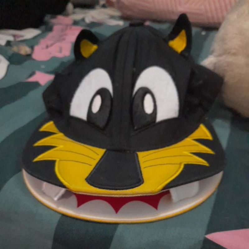 Topi Karakter Looney Tunes