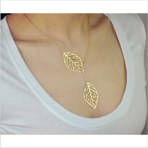 LRC Kalung Spiritual Gold Color Leaf Shape Decorated Simple Design Alloy A37466