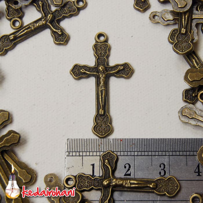 Bandul Salib Cross Logam Motif Bakar Bahan Souvenir Kalung Rosario