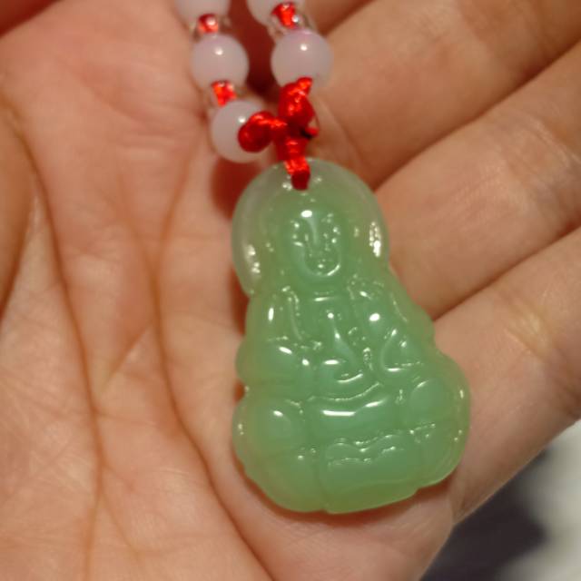 Liontin Giok Kwan Im Hijau muda