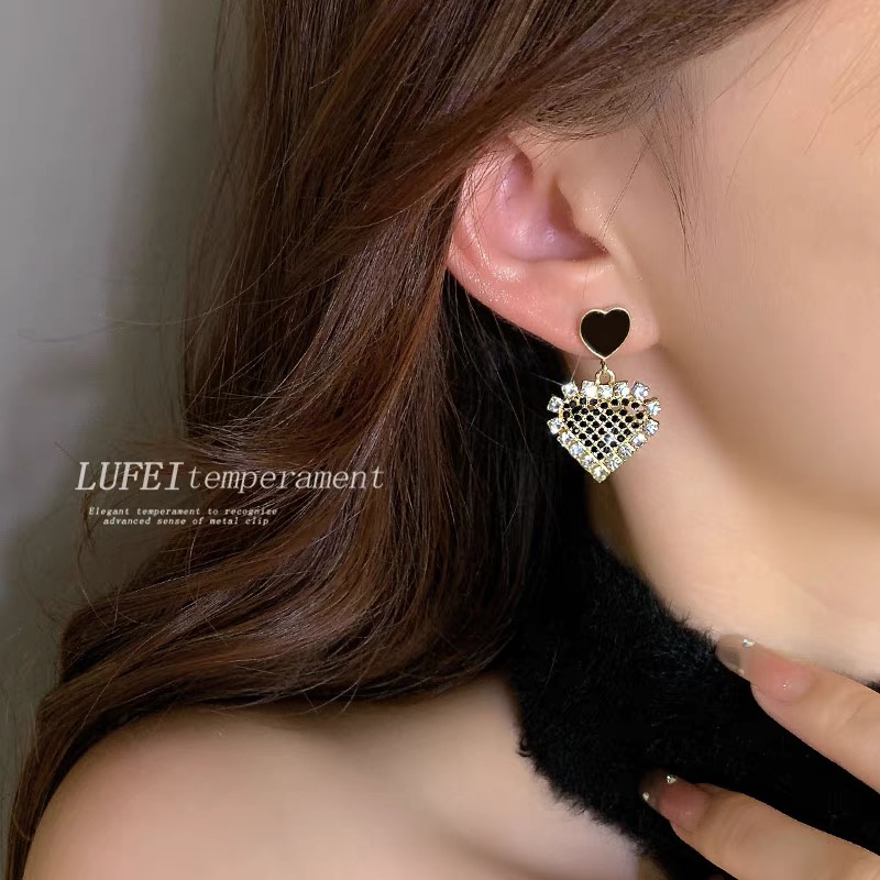 Anting Stud Hias Mutiara Berlian Imitasi Warna Hitam Gaya Retro Korea Untuk Musim Gugur Dan Dingin