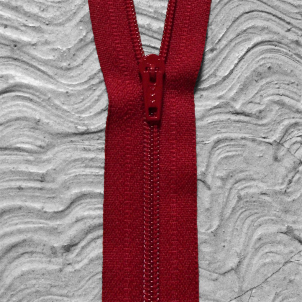 Resleting YKK 30 cm Merah Tua