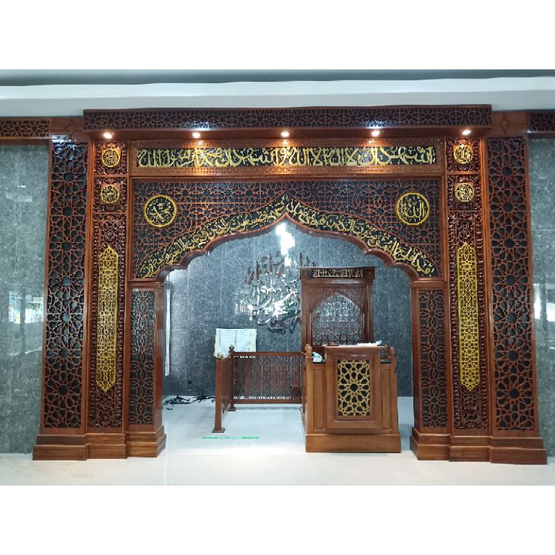 Dekorasi Mihrab Masjid Mushola Ukir Kaligrafi Kayu Jati