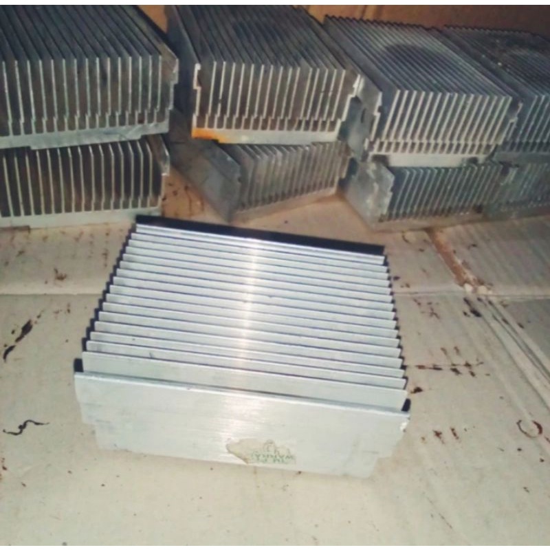 pendingin headsink panjang 9cm lebar 7,2cm tebal 3,8cm