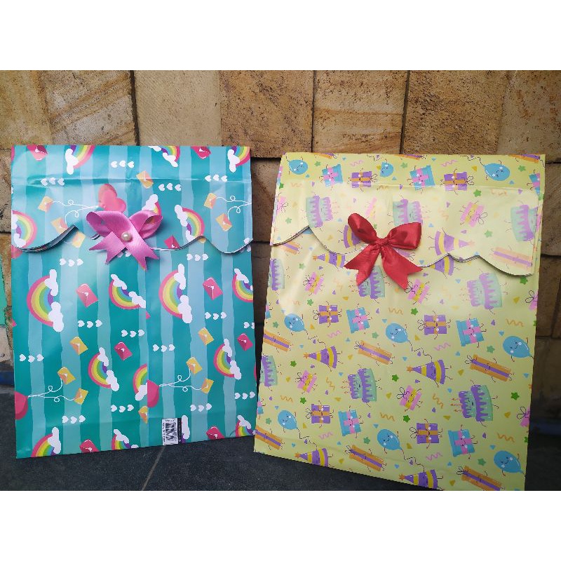 

Kantong Kado Instan / Bungkus Kado Sudah Jadi