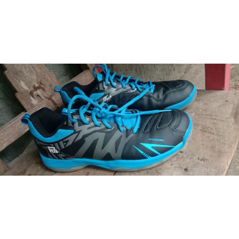 sepatu badminton RS jf864