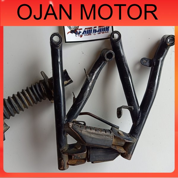 .. foot step dudukan step & karet step ori honda vario 110 karbu