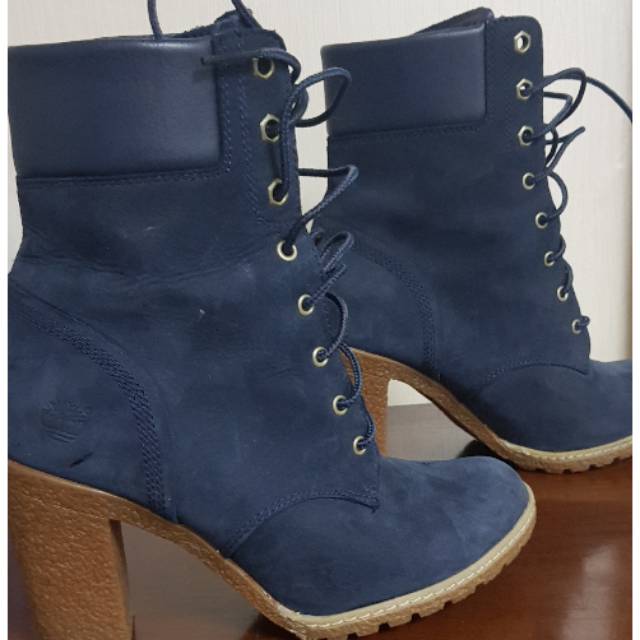 Preloved original Timberland boots women.