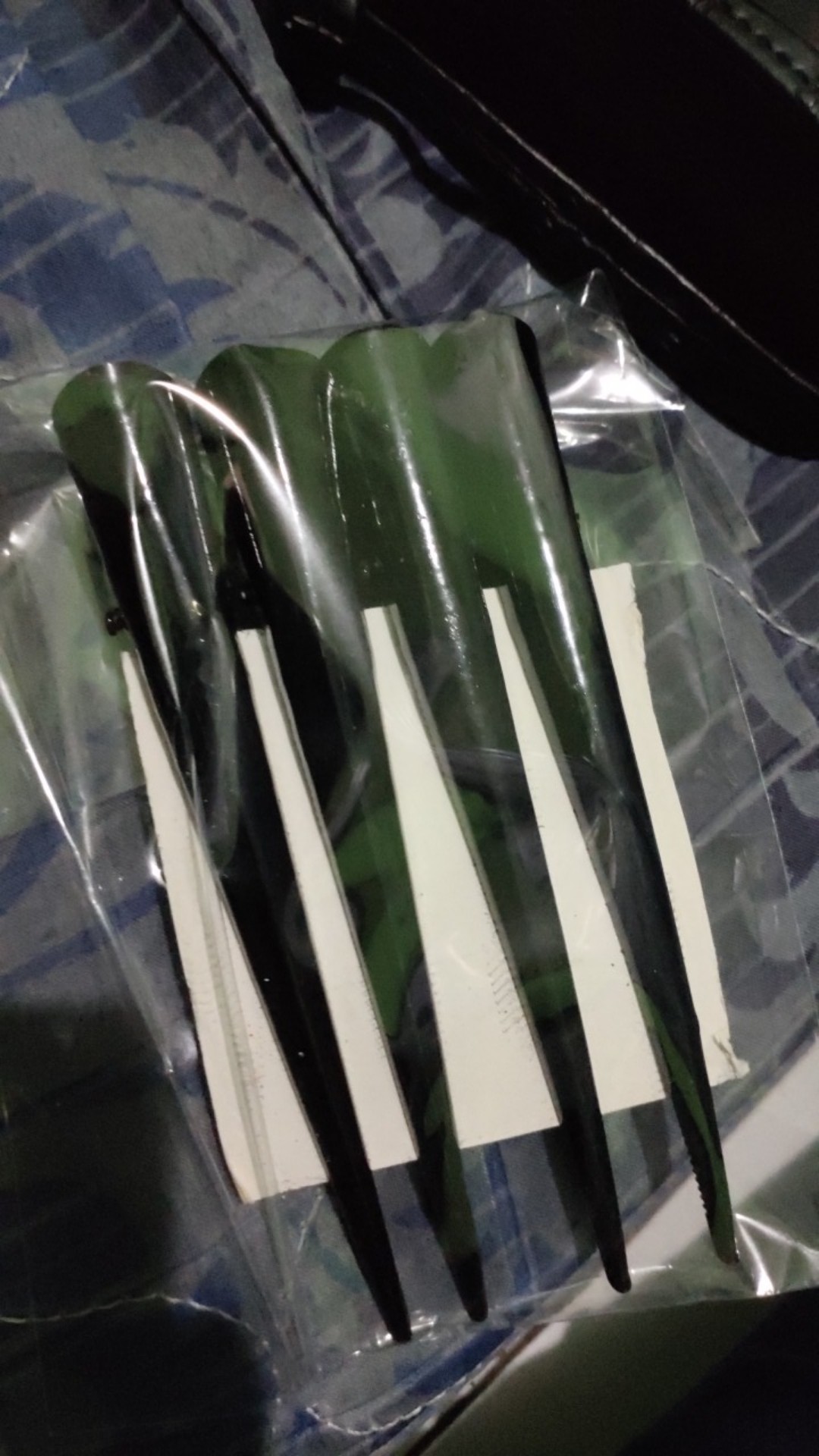 Jepitan Bebek Warna Hitam